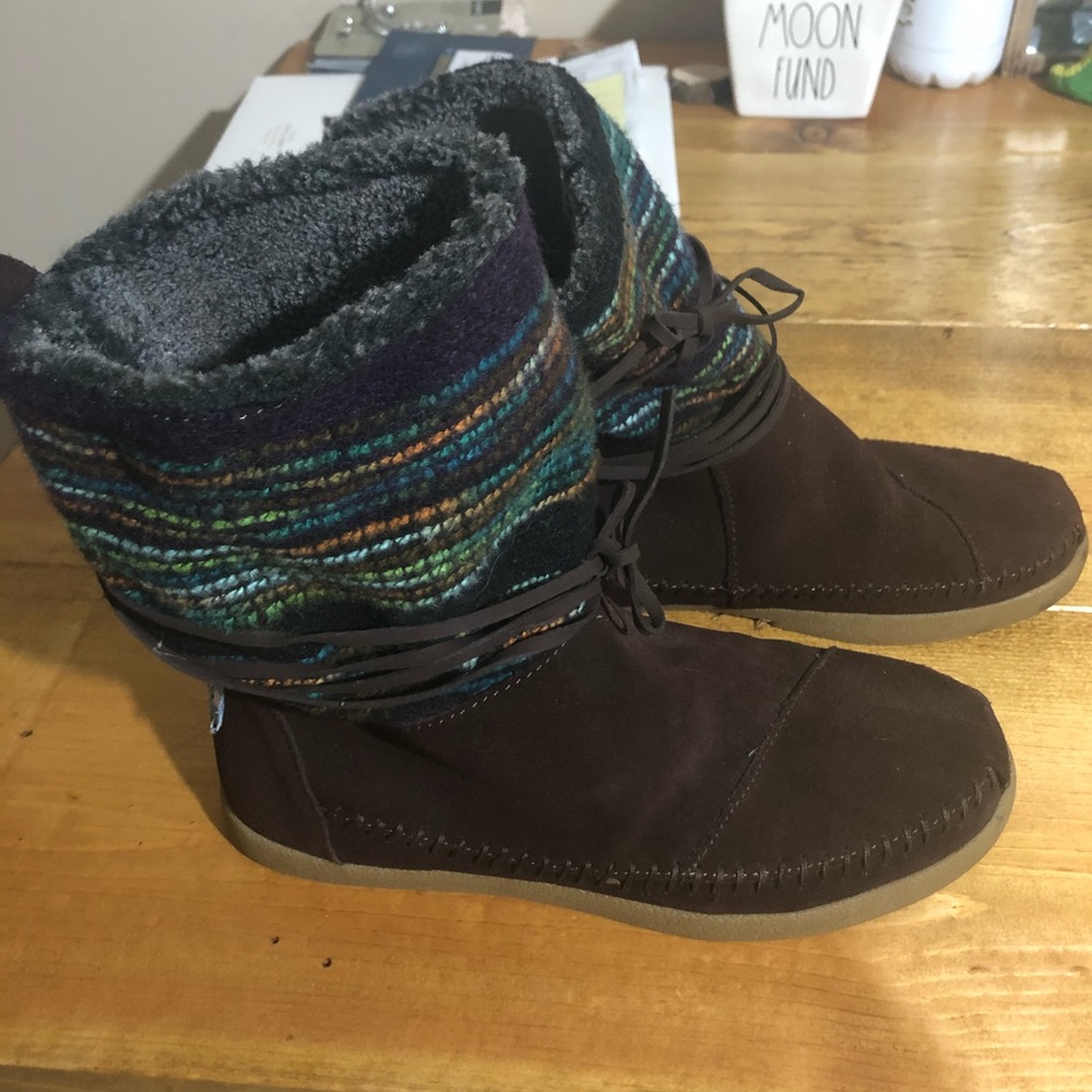 Toms Nepal Lace Wrap Tie Faux Fur Lined Boots